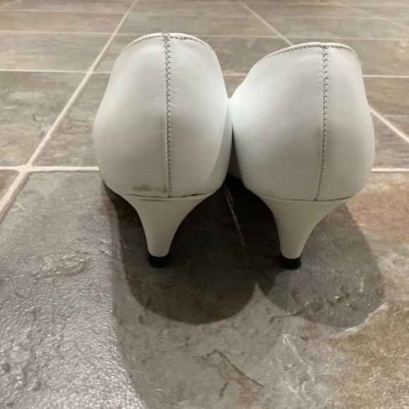 Naturalizer White Bow Pumps 7.5 - Picture 8 of 10